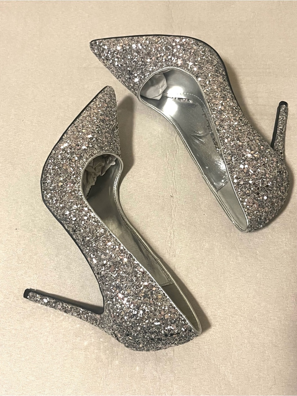 Anne Michelle Silver Glitter Pointed Toe Pumps Size 10